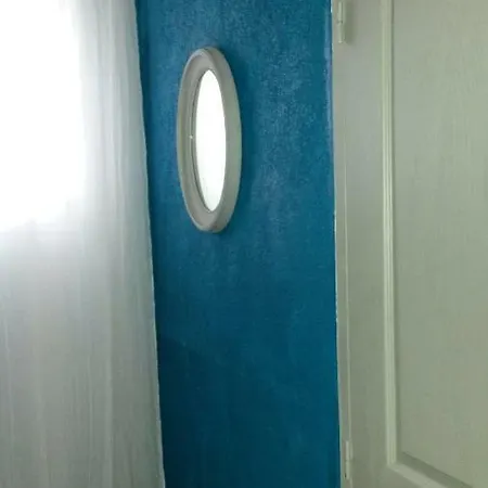 Route De Voivres アパート *